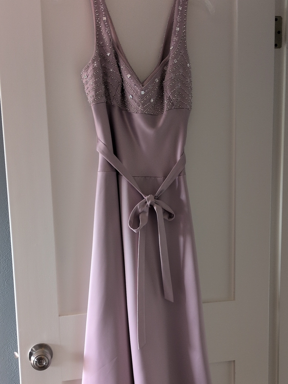 Elegant Mauve Beaded V-Neck Evening Dress with Waist Tie
